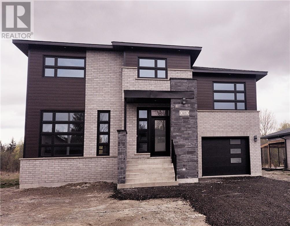 123 Hollybrook Crescent, Azilda, Ontario