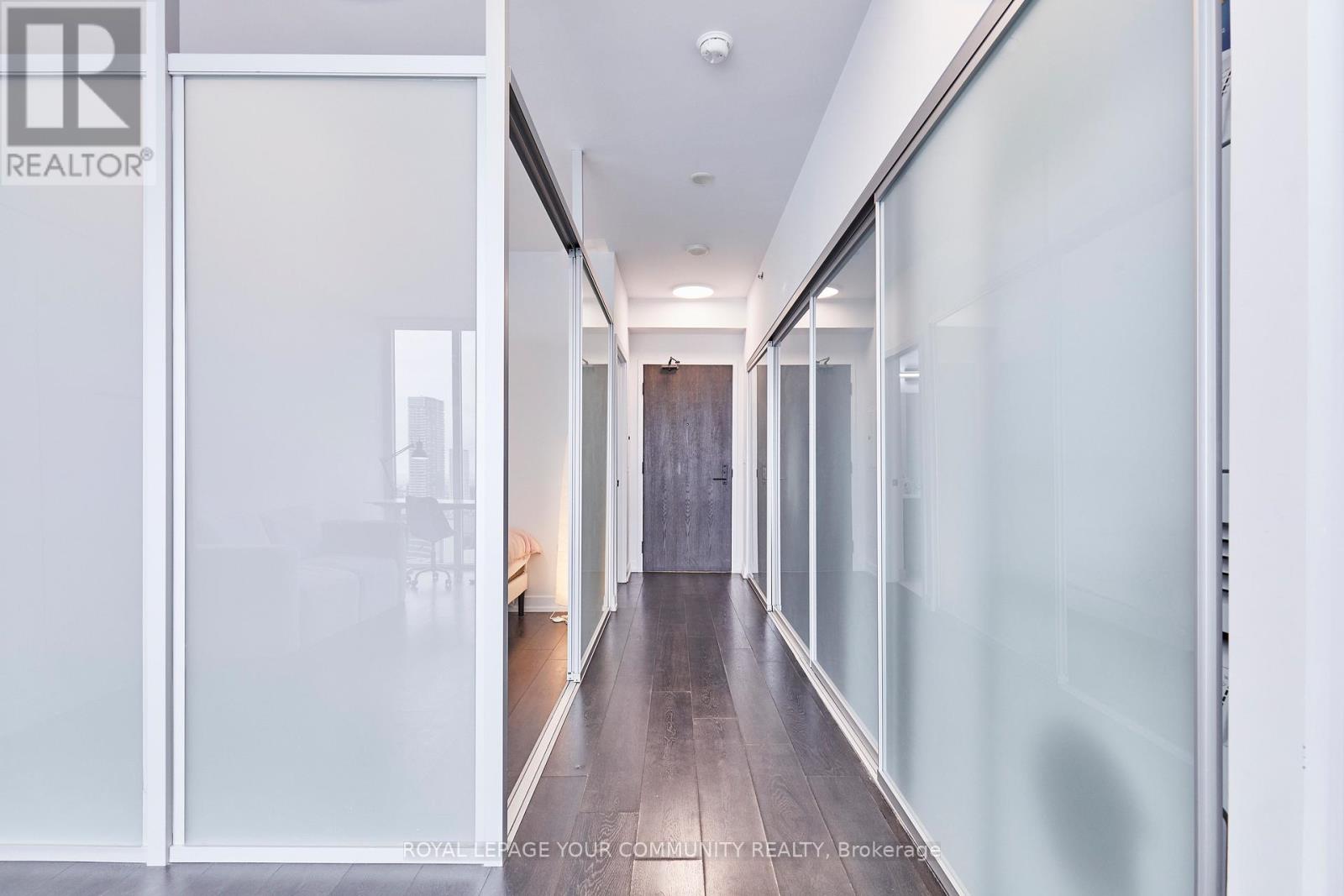 4209 - 426 University Avenue, Toronto, Ontario  M5G 1S9 - Photo 2 - C12148788