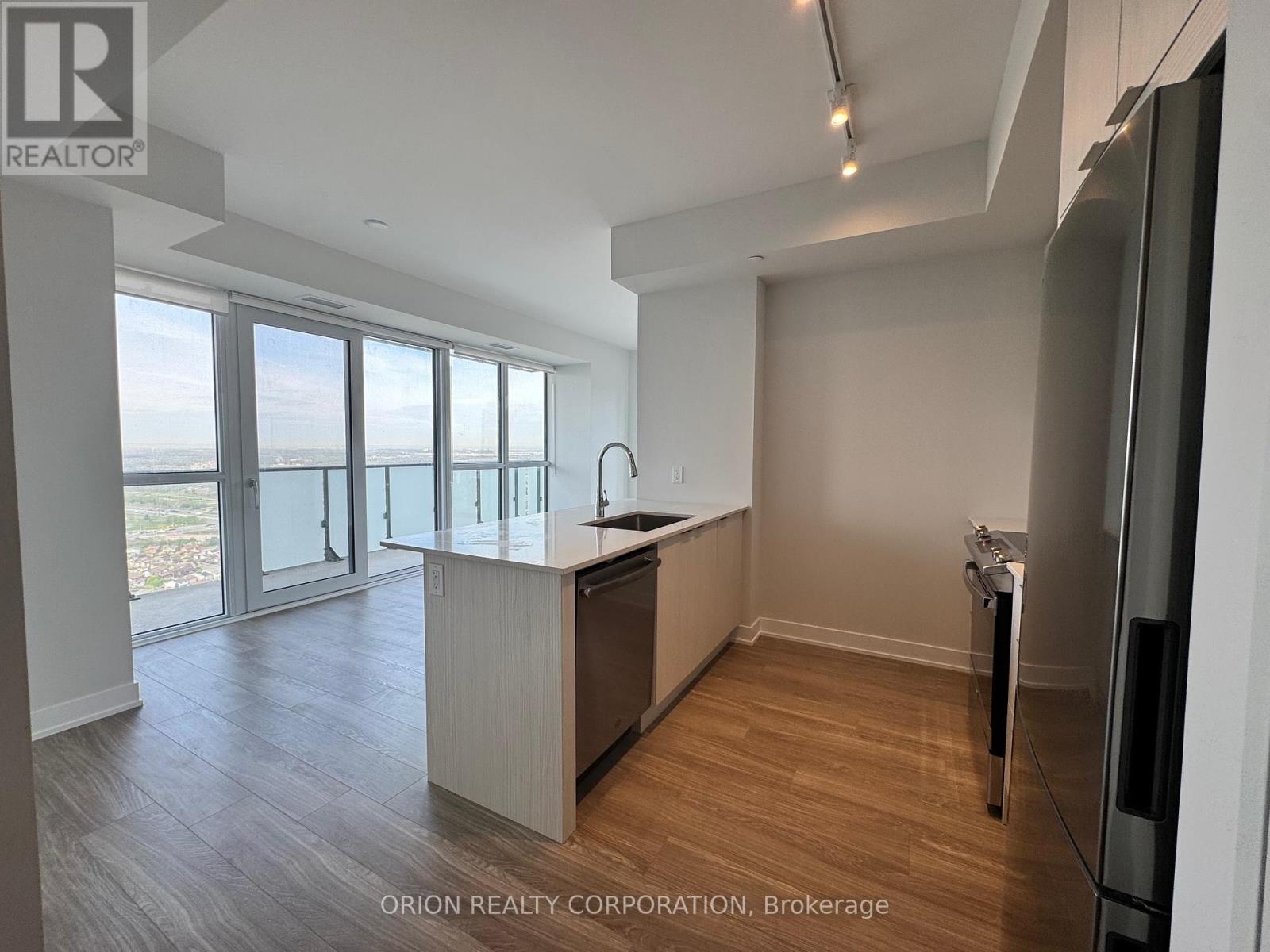 3708 - 430 Square One Drive, Mississauga, Ontario  L5B 0L6 - Photo 2 - W12148672