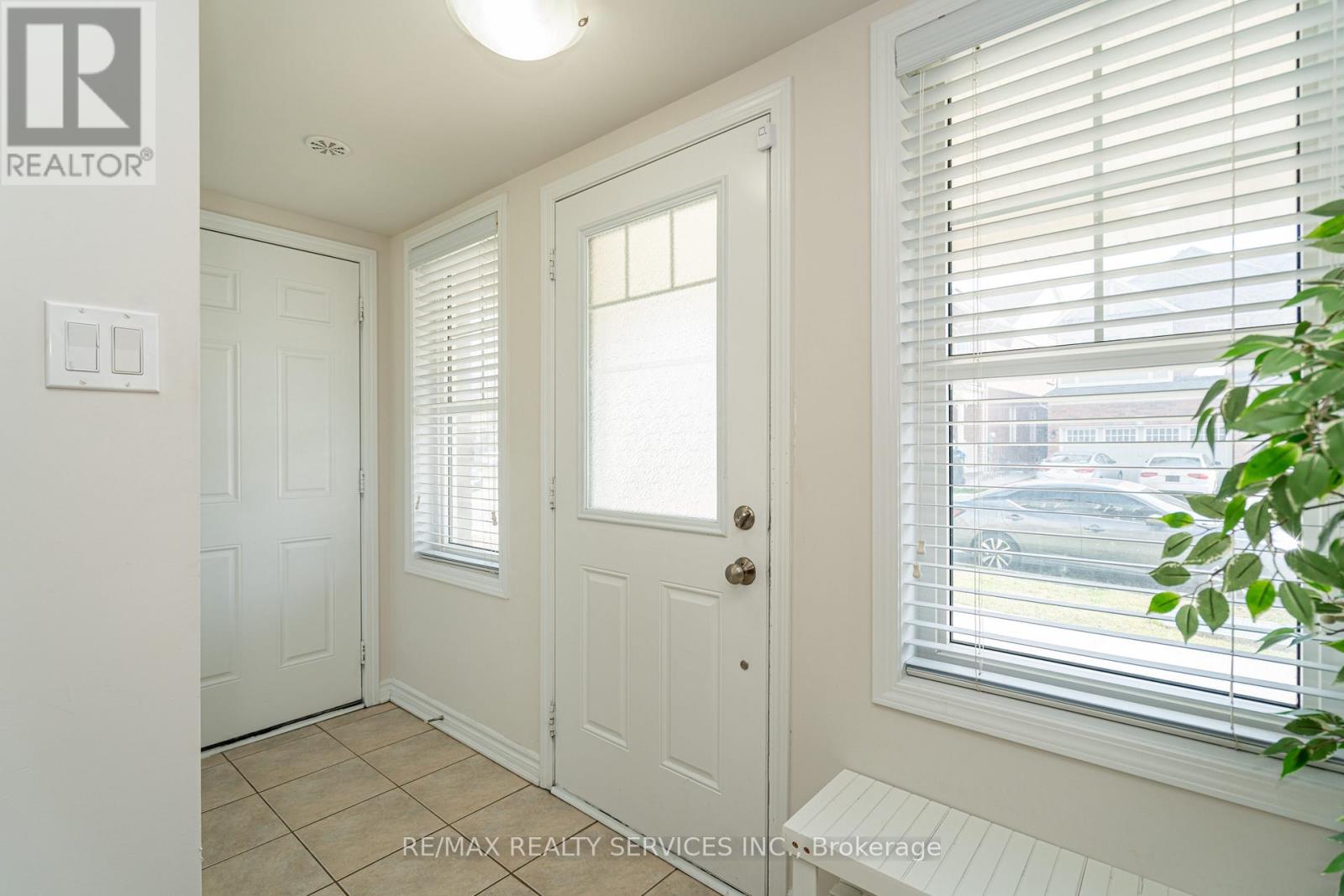 23 Billiter Road, Brampton, Ontario  L7A 4G8 - Photo 9 - W12148674