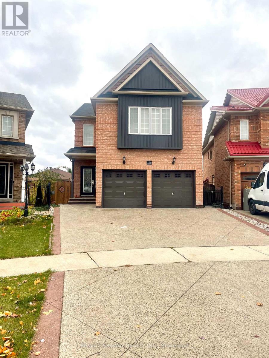 4695 Apple Blossom Circle, Mississauga (Creditview), Ontario  L5V 3C7 - Photo 1 - W12148679