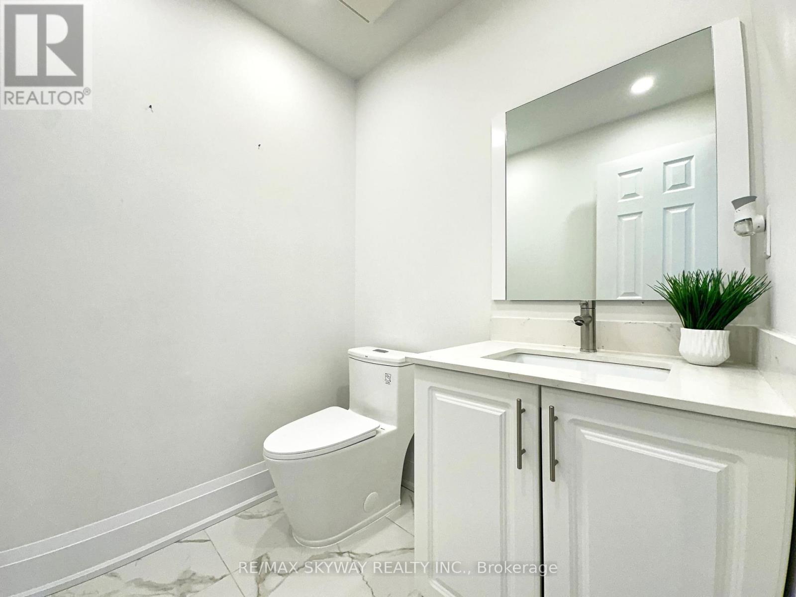 4695 Apple Blossom Circle, Mississauga (Creditview), Ontario  L5V 3C7 - Photo 13 - W12148679