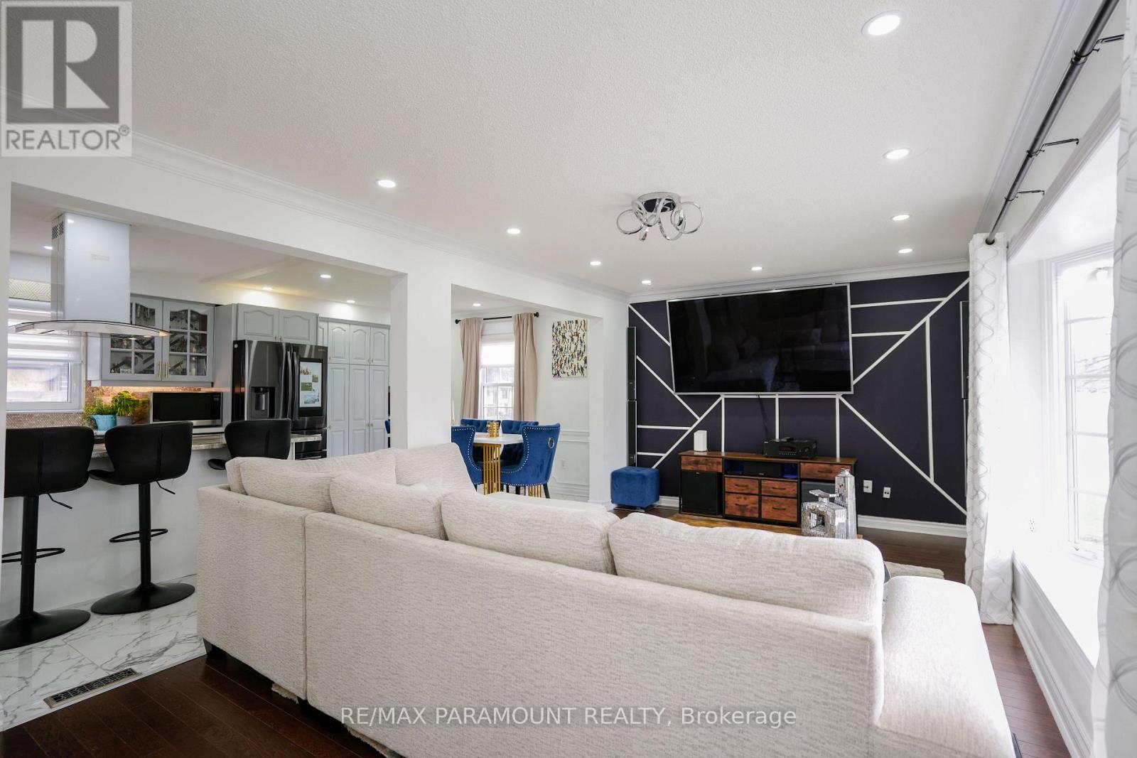10 Burnham Crescent, Brampton (Avondale), Ontario  L6T 2L2 - Photo 8 - W12148702