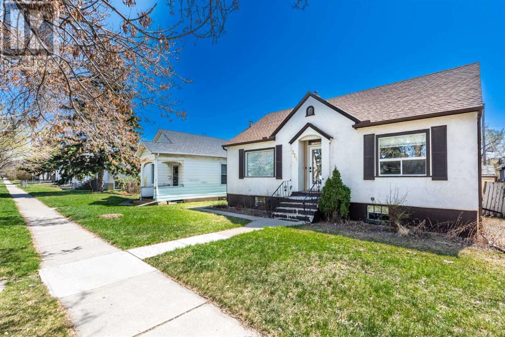 Property at 219 15 Avenue NE image 2
