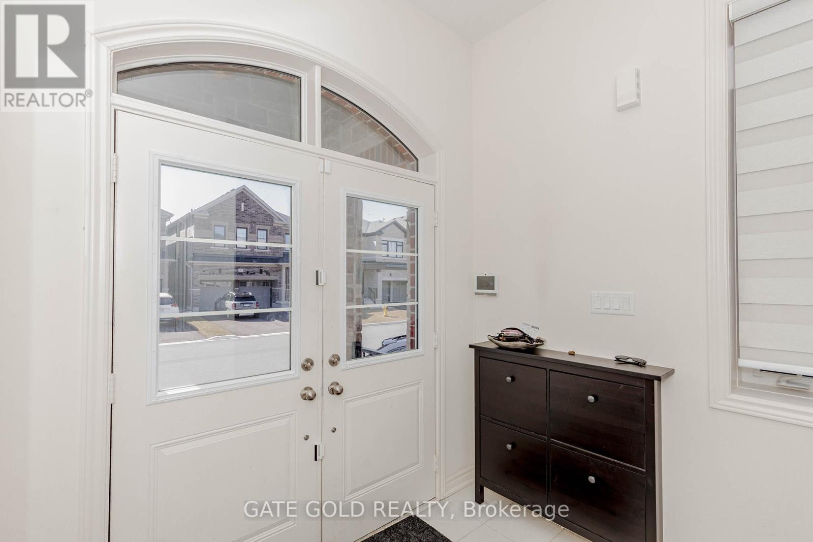 9 Vickery Street, Whitby, Ontario  L1P 0L1 - Photo 3 - E12148803