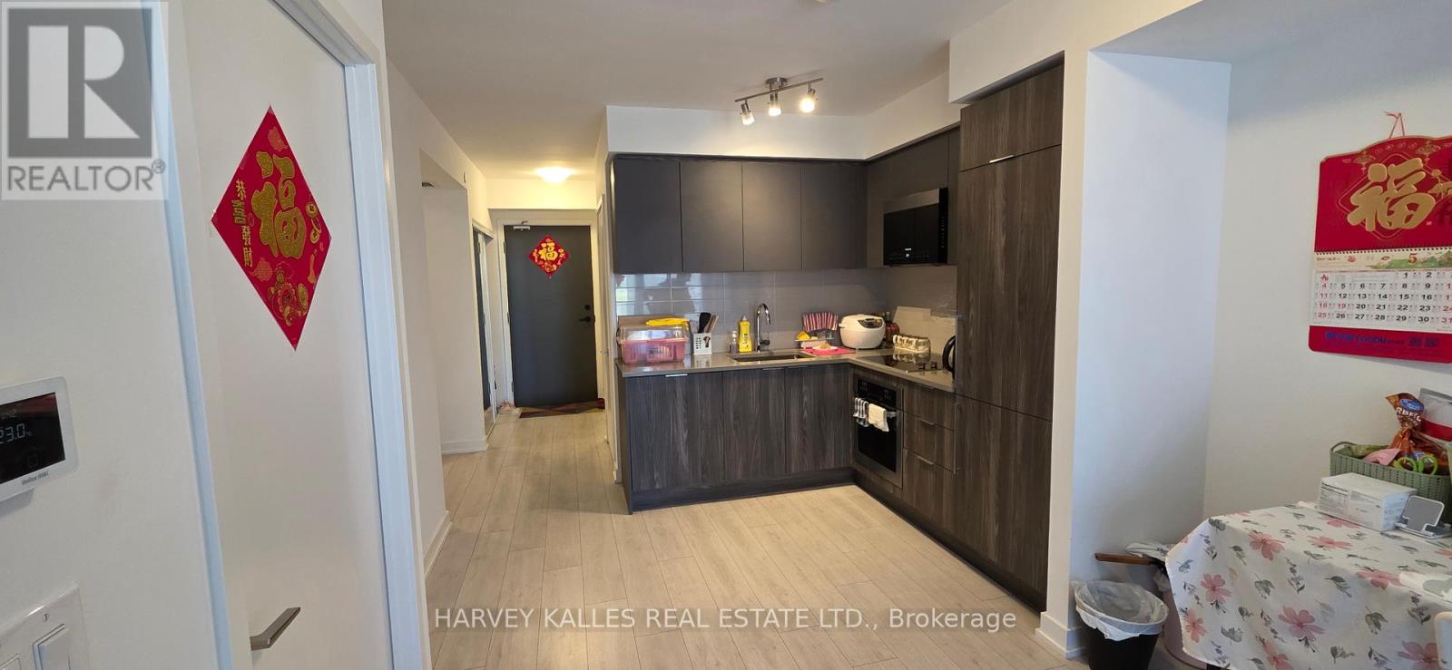 <div class="slider-price">$619,900</div><p>519 - 2033 Kennedy Road, Toronto, Ontario</p>