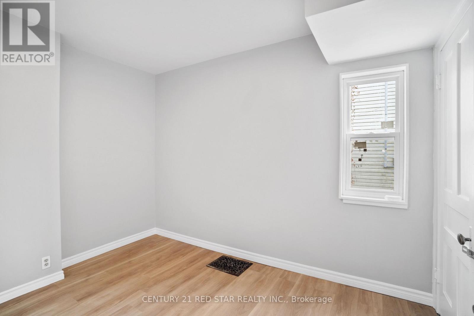 5082 St. Lawrence Avenue, Niagara Falls, Ontario  L2E 3Y8 - Photo 8 - X12148687