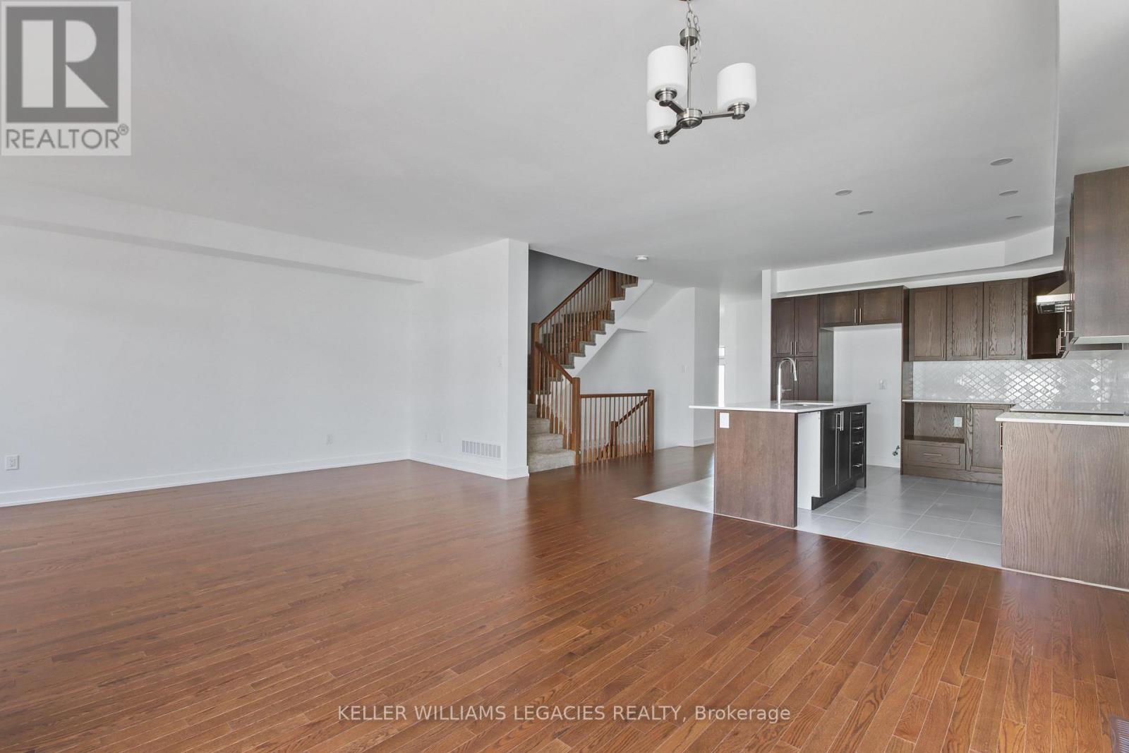 11 Mendoza Way, Ottawa, Ontario  K2S 1B6 - Photo 10 - X12148698