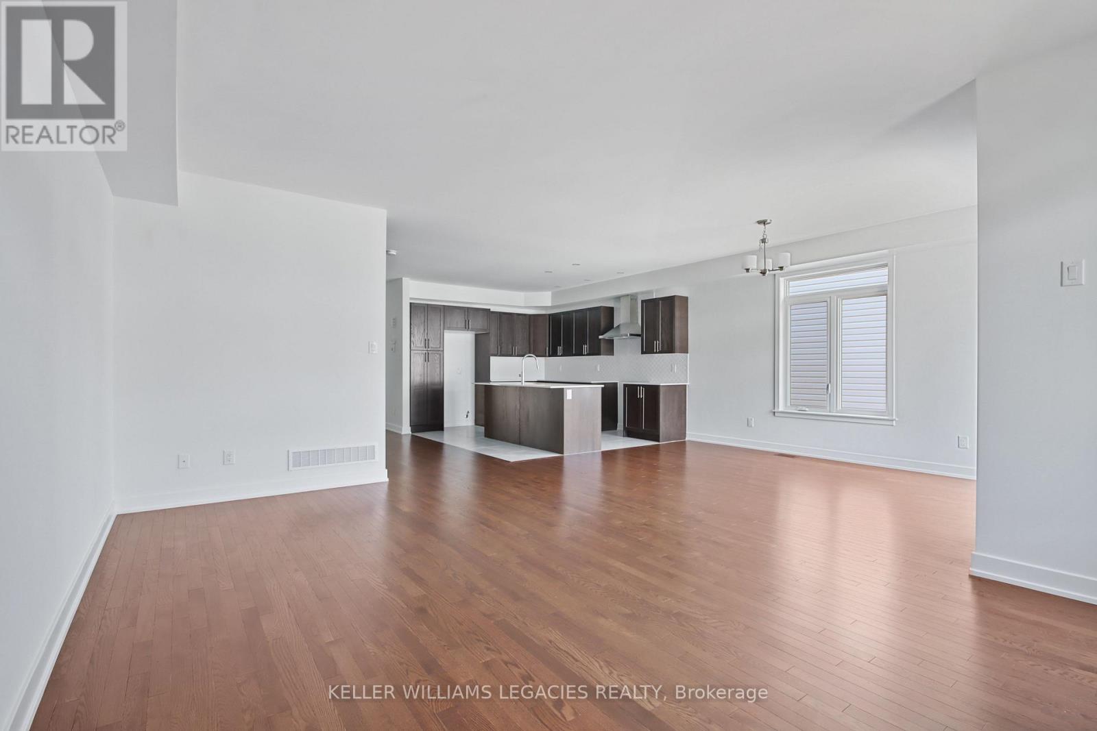 11 Mendoza Way, Ottawa, Ontario  K2S 1B6 - Photo 11 - X12148698