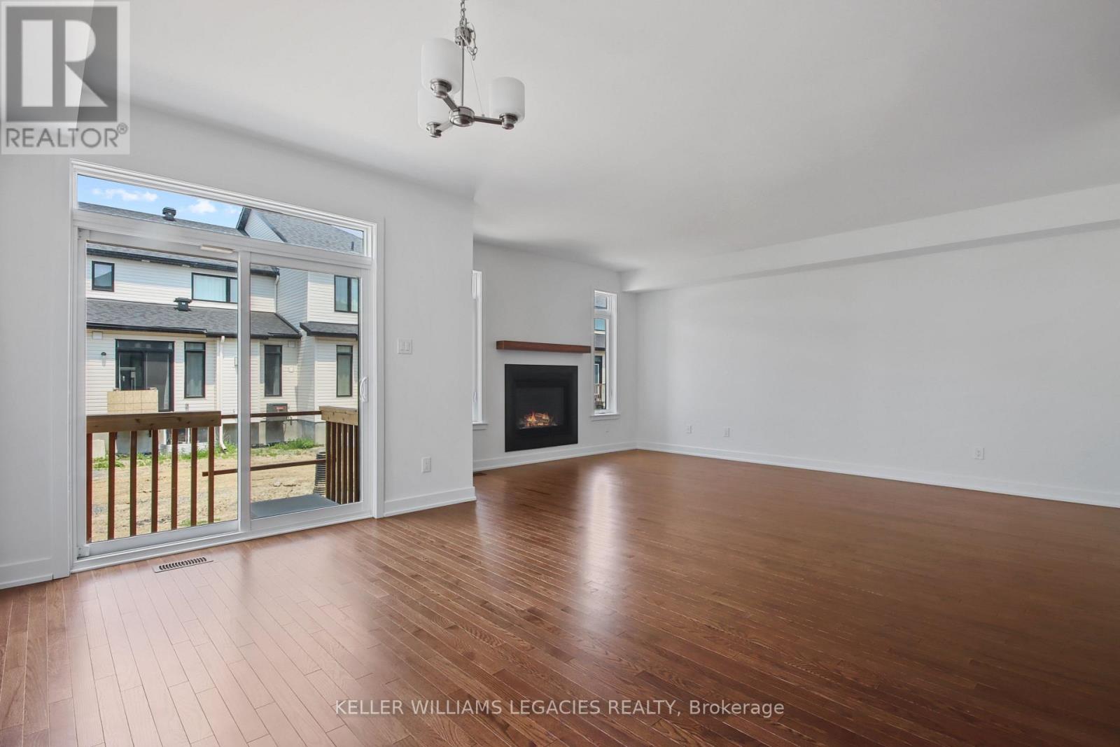 11 Mendoza Way, Ottawa, Ontario  K2S 1B6 - Photo 12 - X12148698