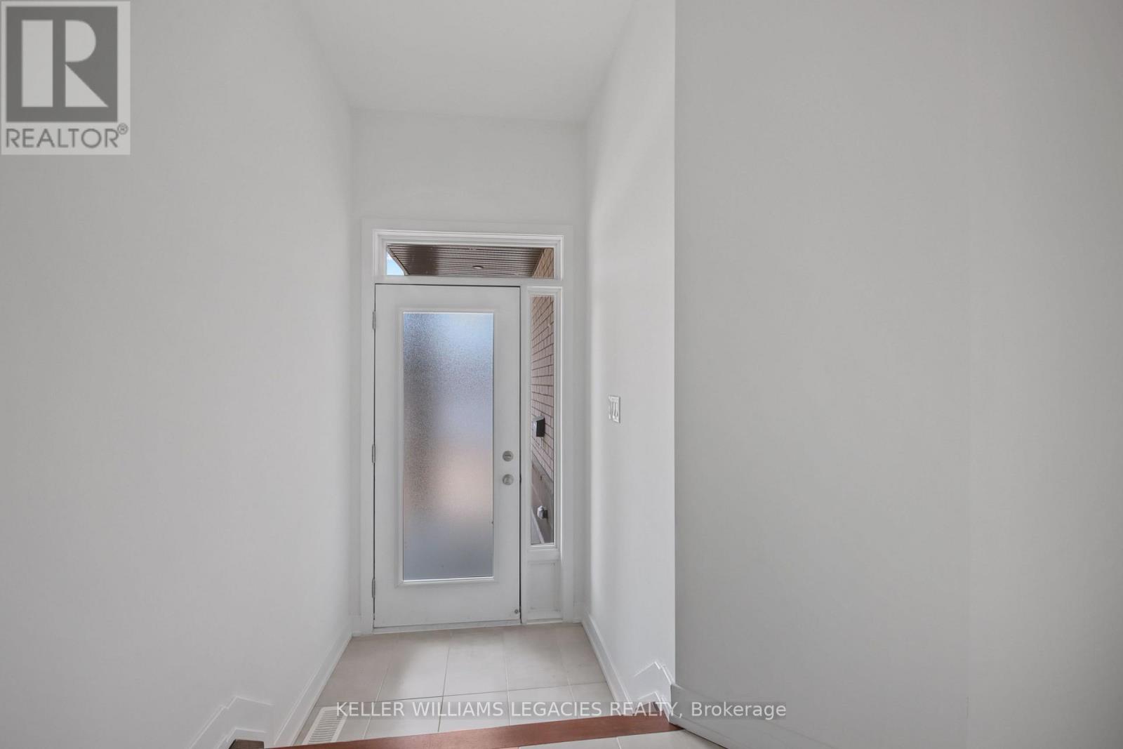11 Mendoza Way, Ottawa, Ontario  K2S 1B6 - Photo 3 - X12148698