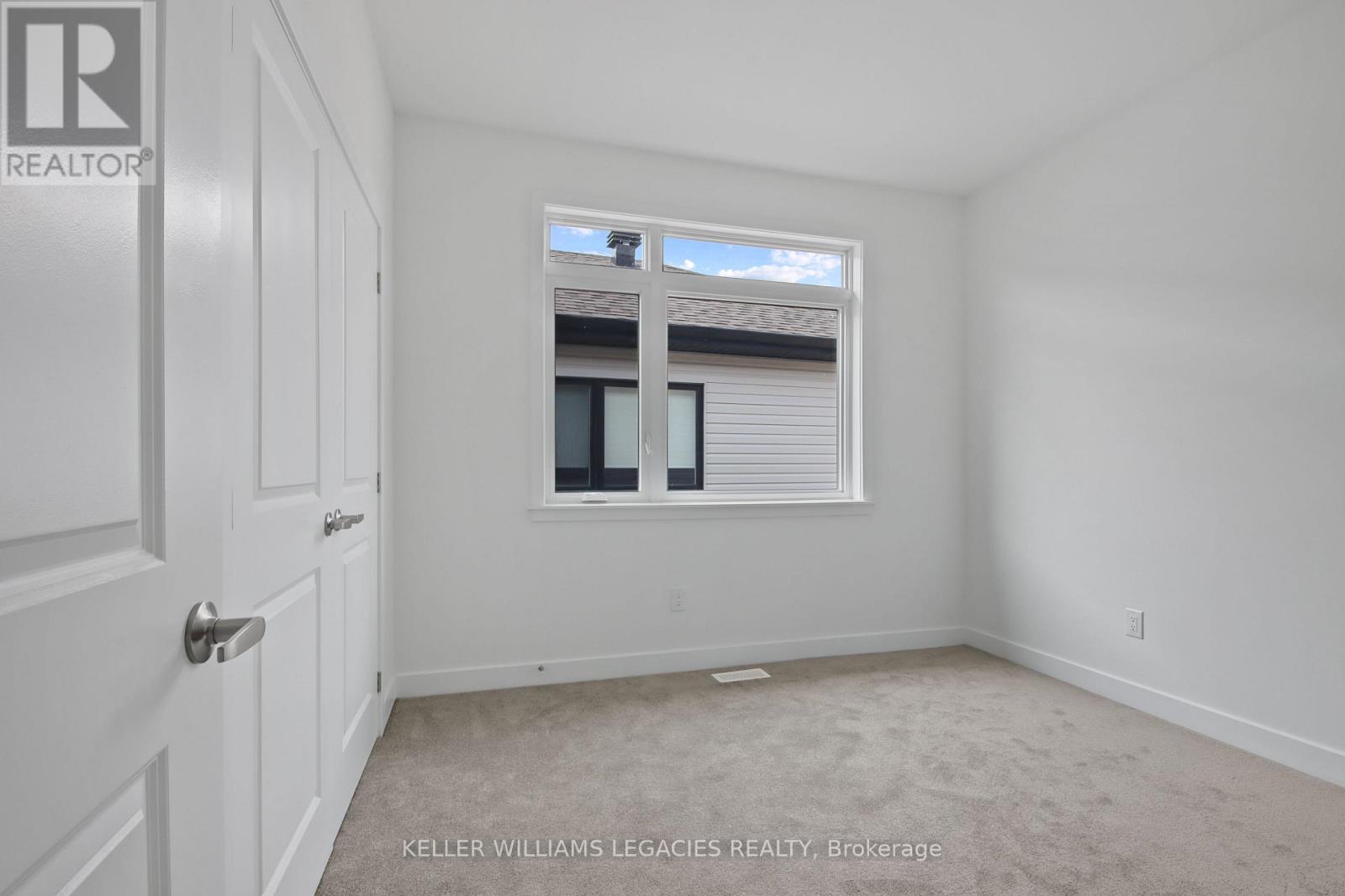 11 Mendoza Way, Ottawa, Ontario  K2S 1B6 - Photo 30 - X12148698