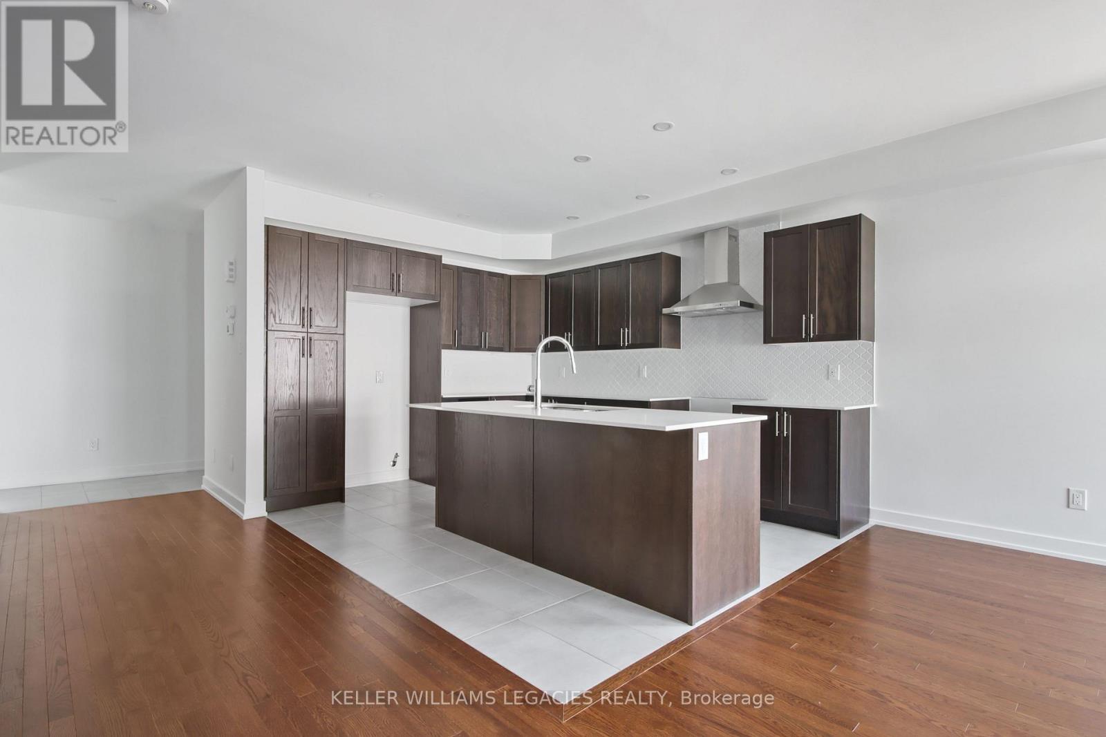 11 Mendoza Way, Ottawa, Ontario  K2S 1B6 - Photo 4 - X12148698