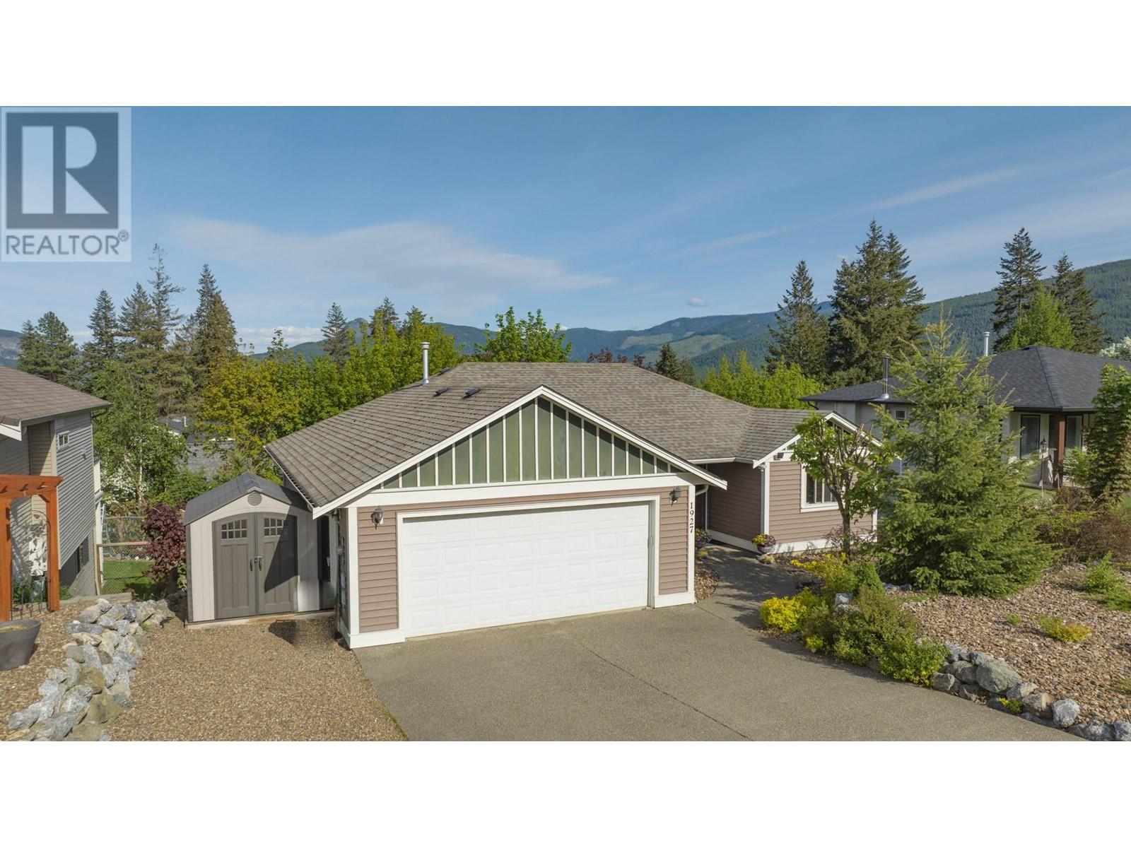 1927 Skyview Crescent, lumby, British Columbia