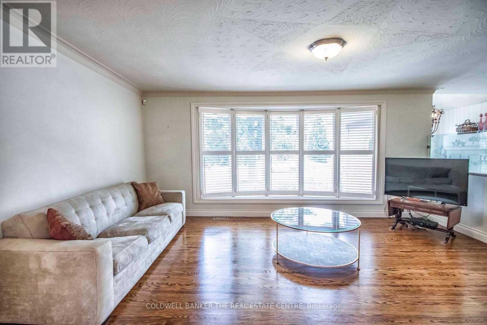 Property at 4 ORLON CRESCENT image 4