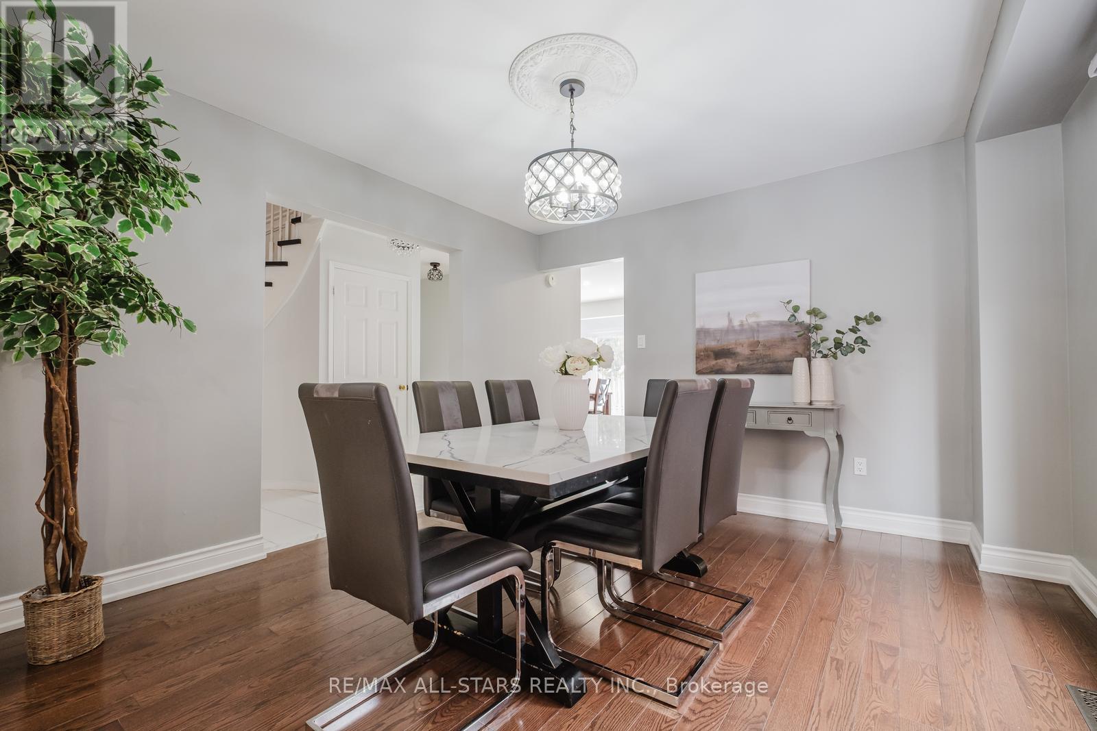 10 Heathmore Court, Markham, Ontario  L3R 8J1 - Photo 8 - N12148759