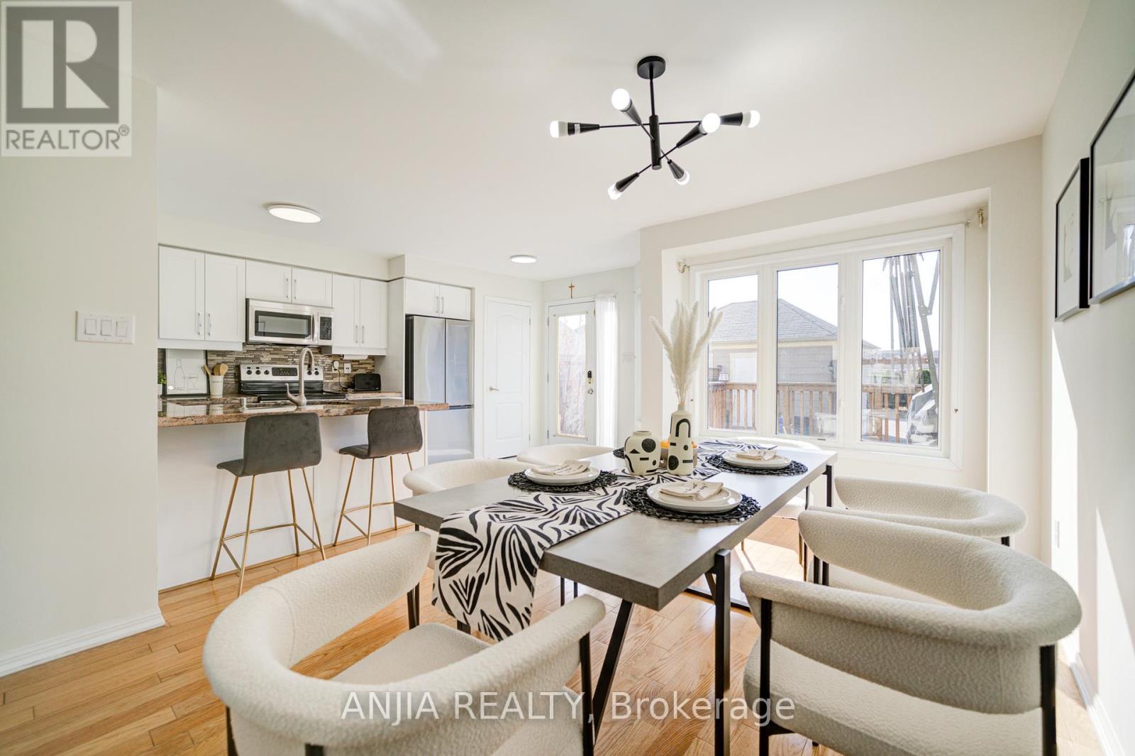 42 Gas Lamp Lane, Markham (Cornell), Ontario  L6B 0H5 - Photo 13 - N12148760