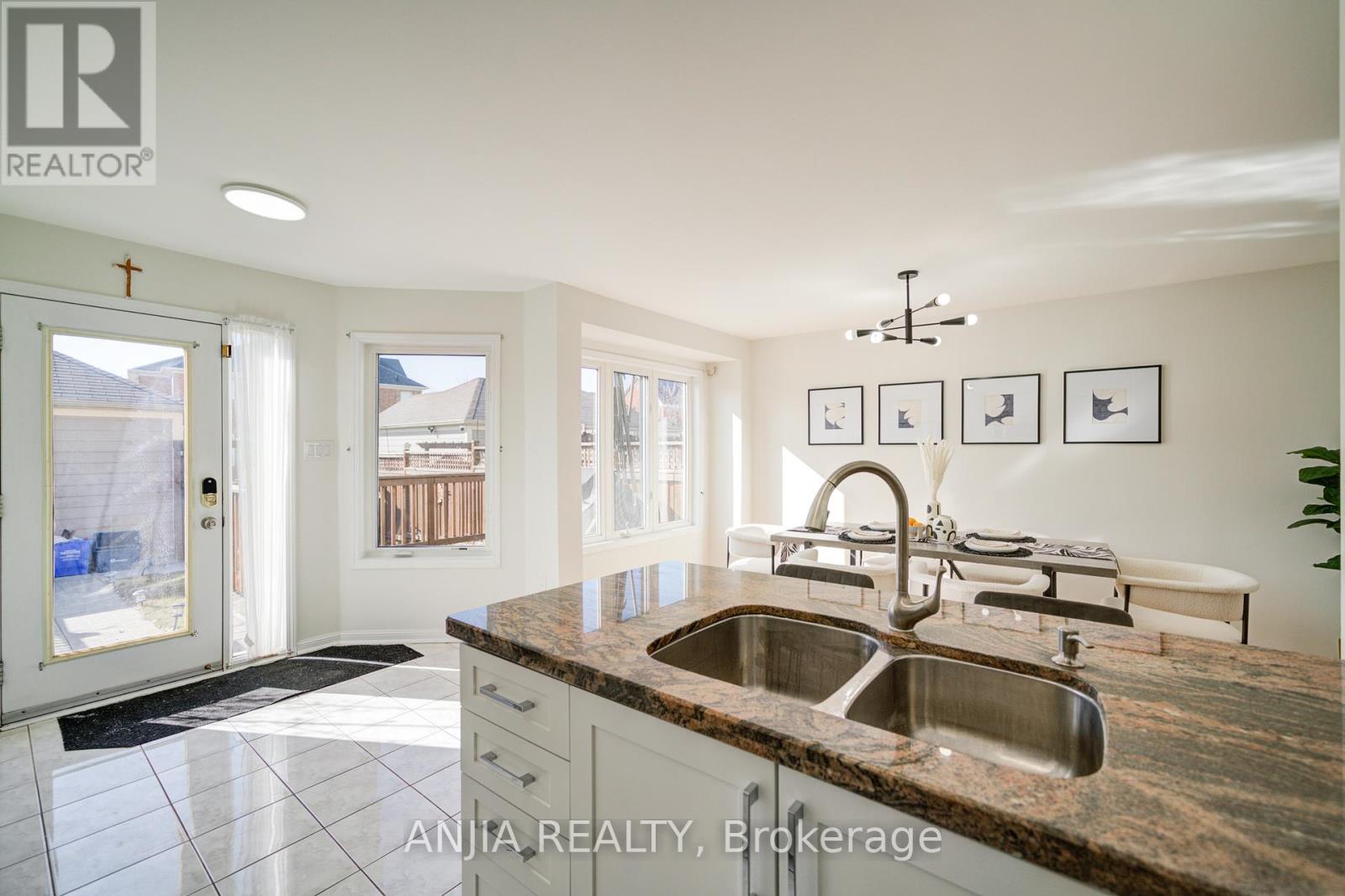 42 Gas Lamp Lane, Markham (Cornell), Ontario  L6B 0H5 - Photo 18 - N12148760