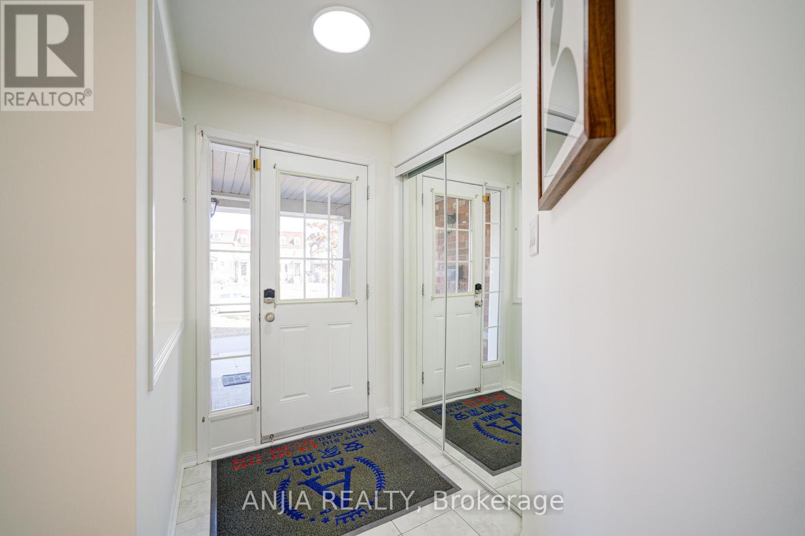 42 Gas Lamp Lane, Markham (Cornell), Ontario  L6B 0H5 - Photo 3 - N12148760