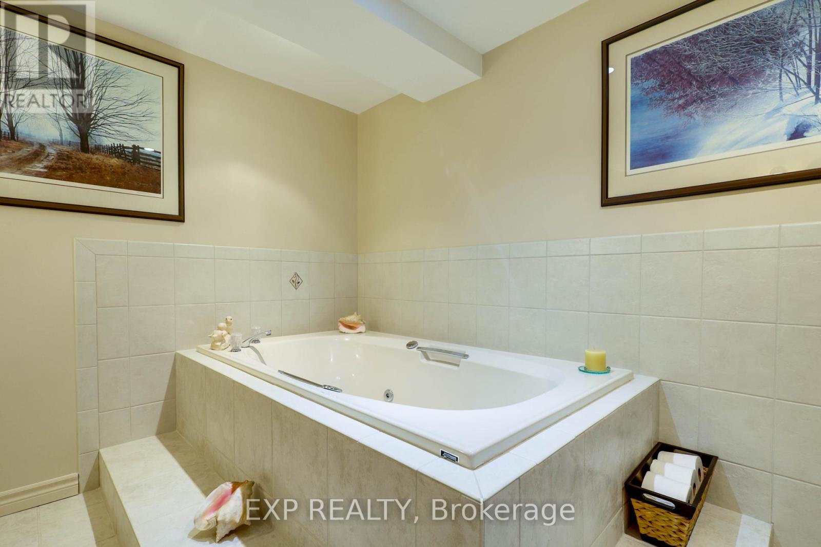 287 Burns Boulevard, King, Ontario  L7B 1E1 - Photo 32 - N12148818