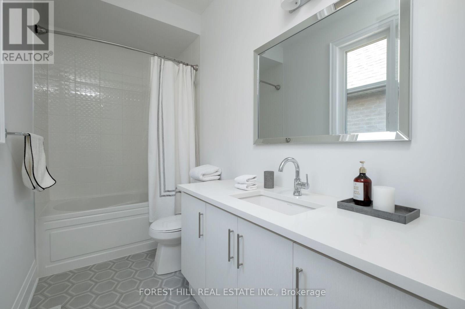 124 Sikura Circle, Aurora, Ontario  L4G 3Y9 - Photo 36 - N12148845