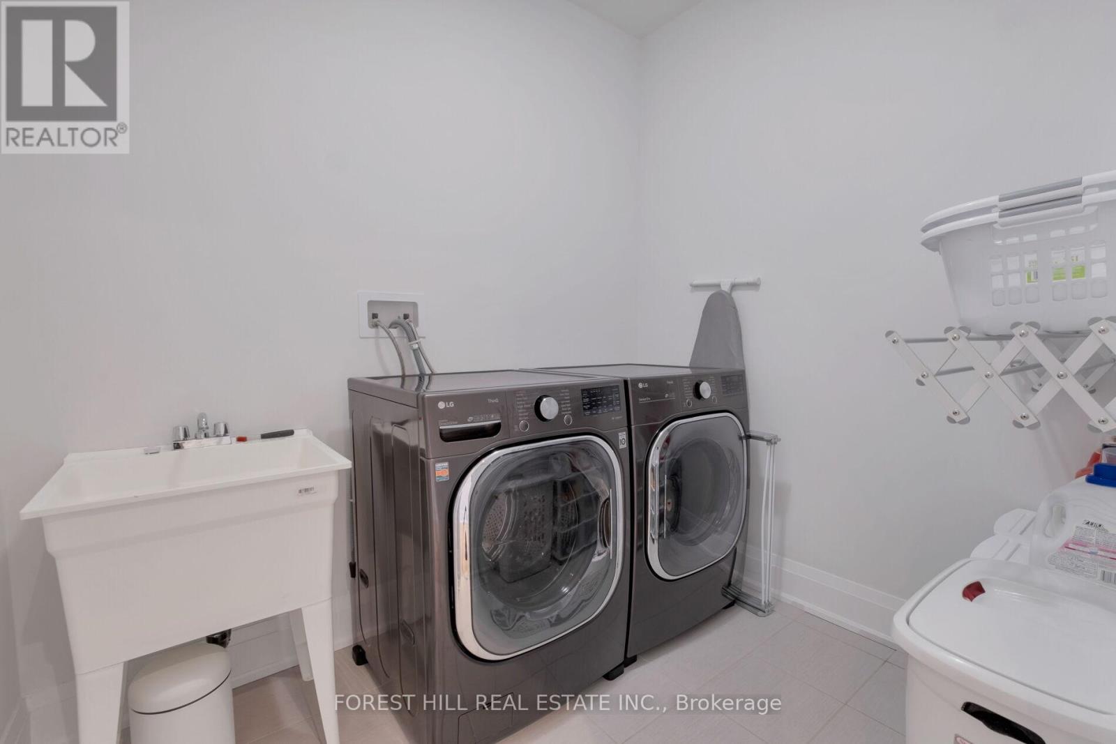 124 Sikura Circle, Aurora, Ontario  L4G 3Y9 - Photo 37 - N12148845