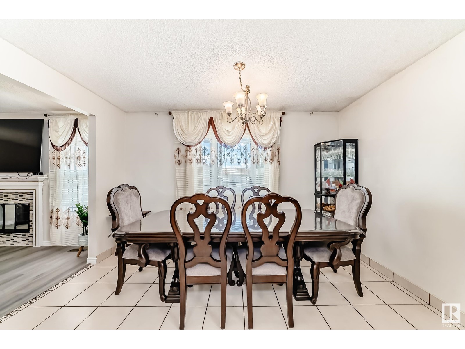 253 Warwick Rd Nw, Edmonton, Alberta  T5X 4R1 - Photo 4 - E4435662