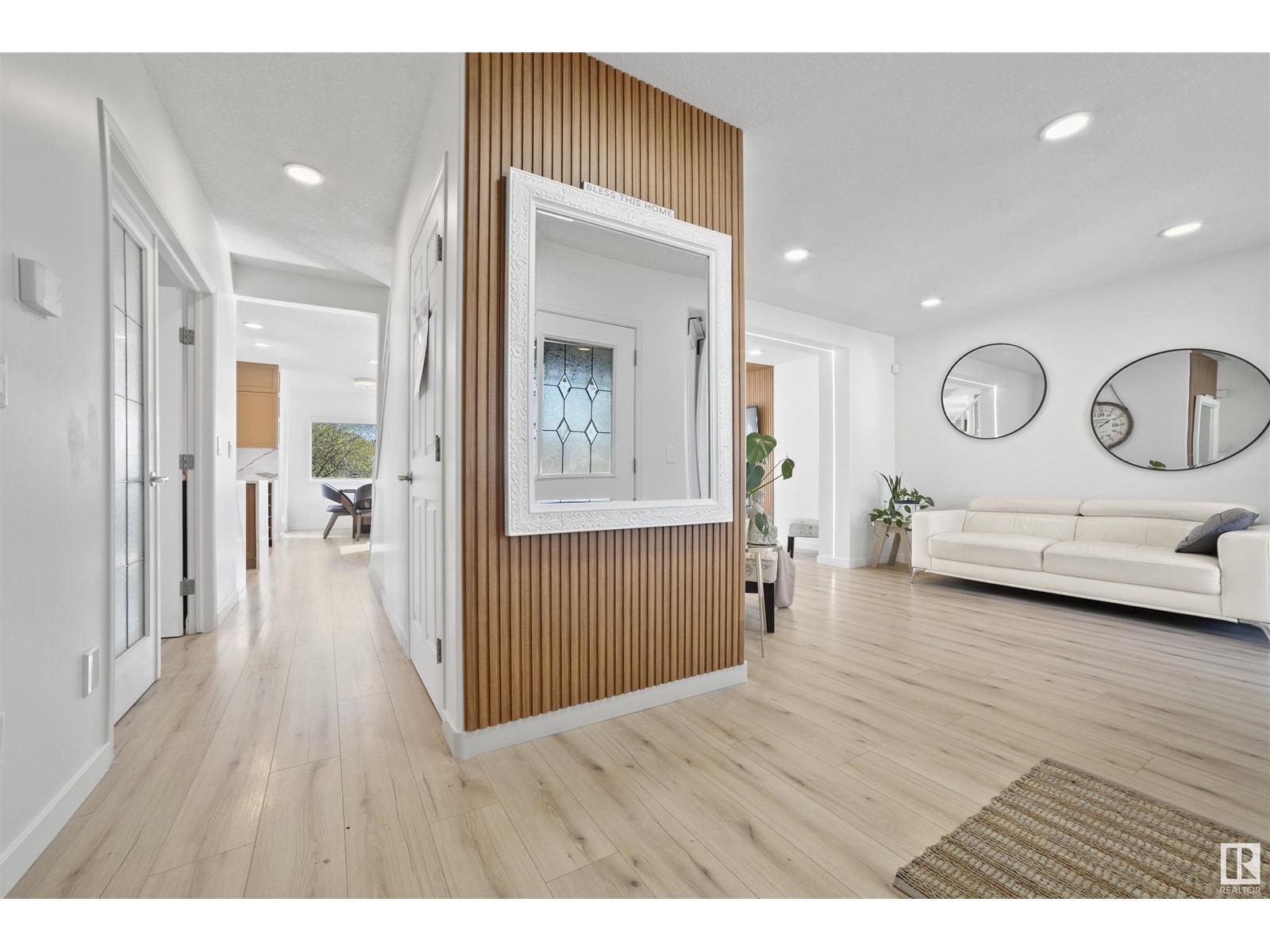 Property at 1665 GLASTONBURY BV NW image 4