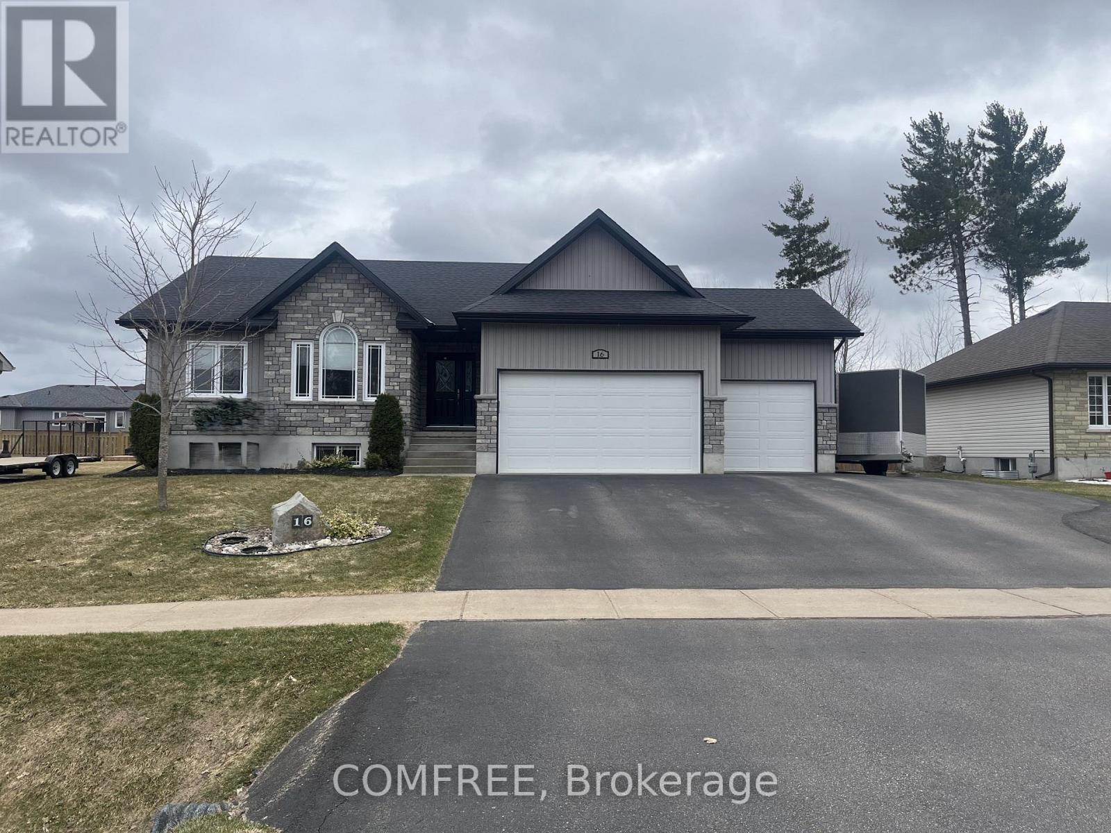 16 NICK STREET, Petawawa, Ontario