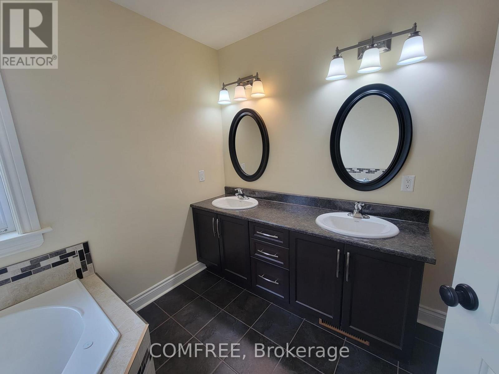 16 Nick Street, Petawawa, Ontario  K8H 0C2 - Photo 23 - X12148905