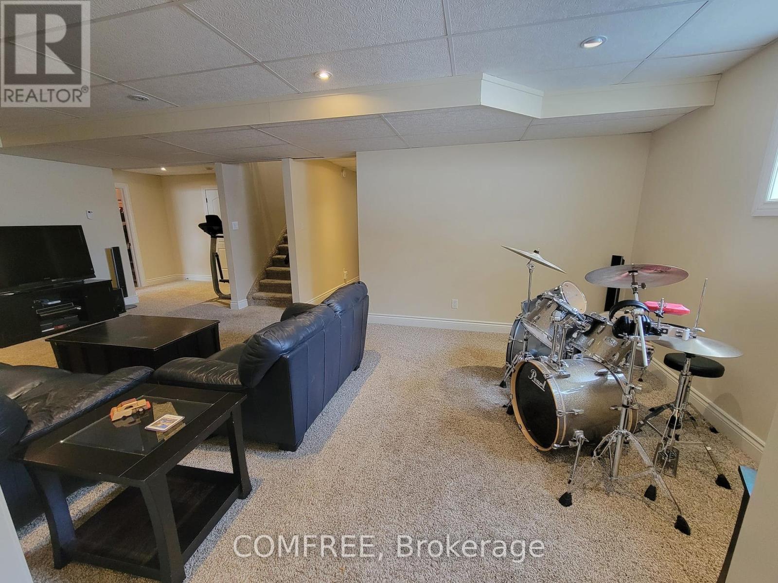 16 Nick Street, Petawawa, Ontario  K8H 0C2 - Photo 9 - X12148905