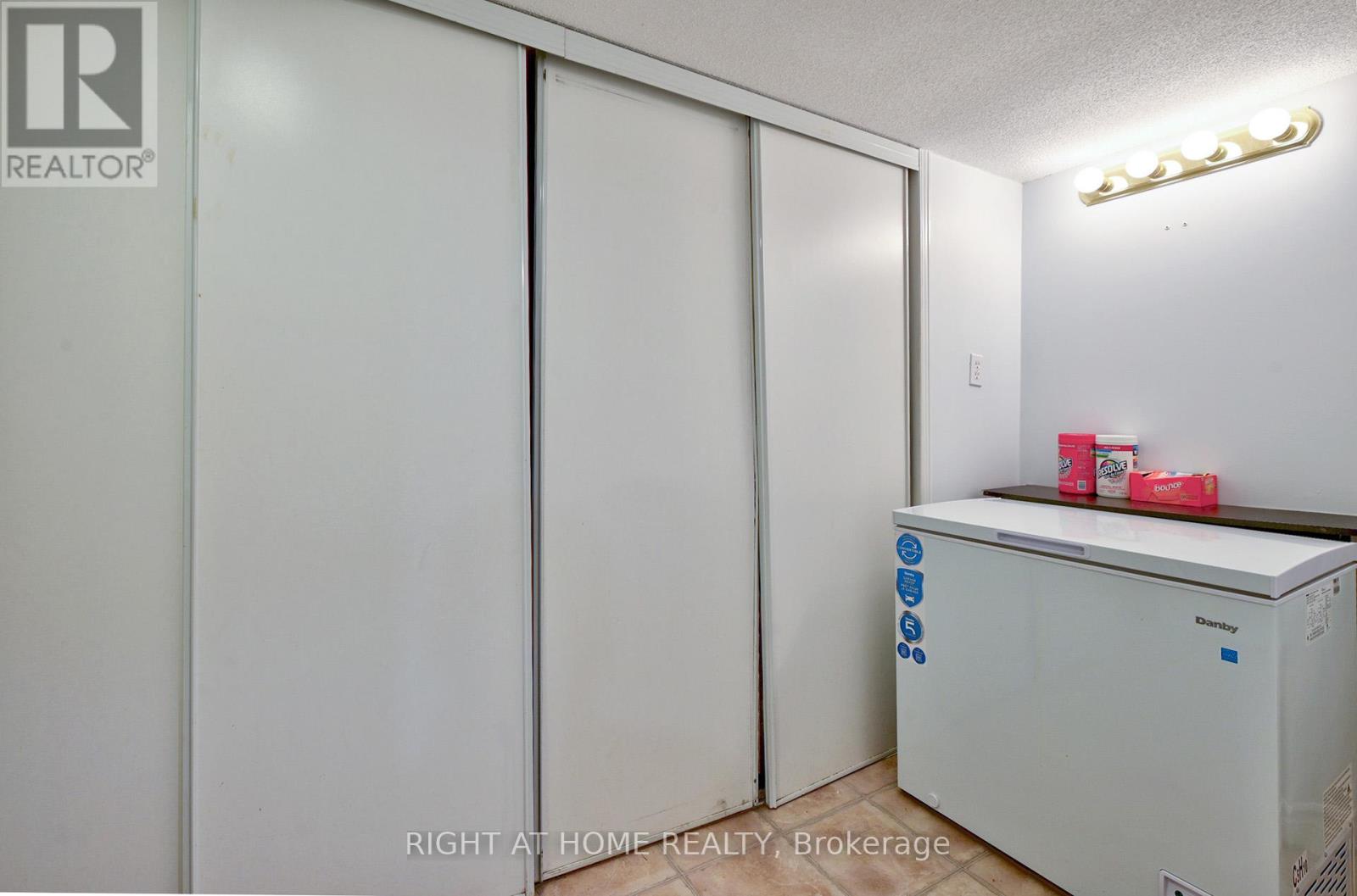 13 - 4600 Kimbermount Avenue, Mississauga, Ontario  L5M 5W7 - Photo 4 - W12148836