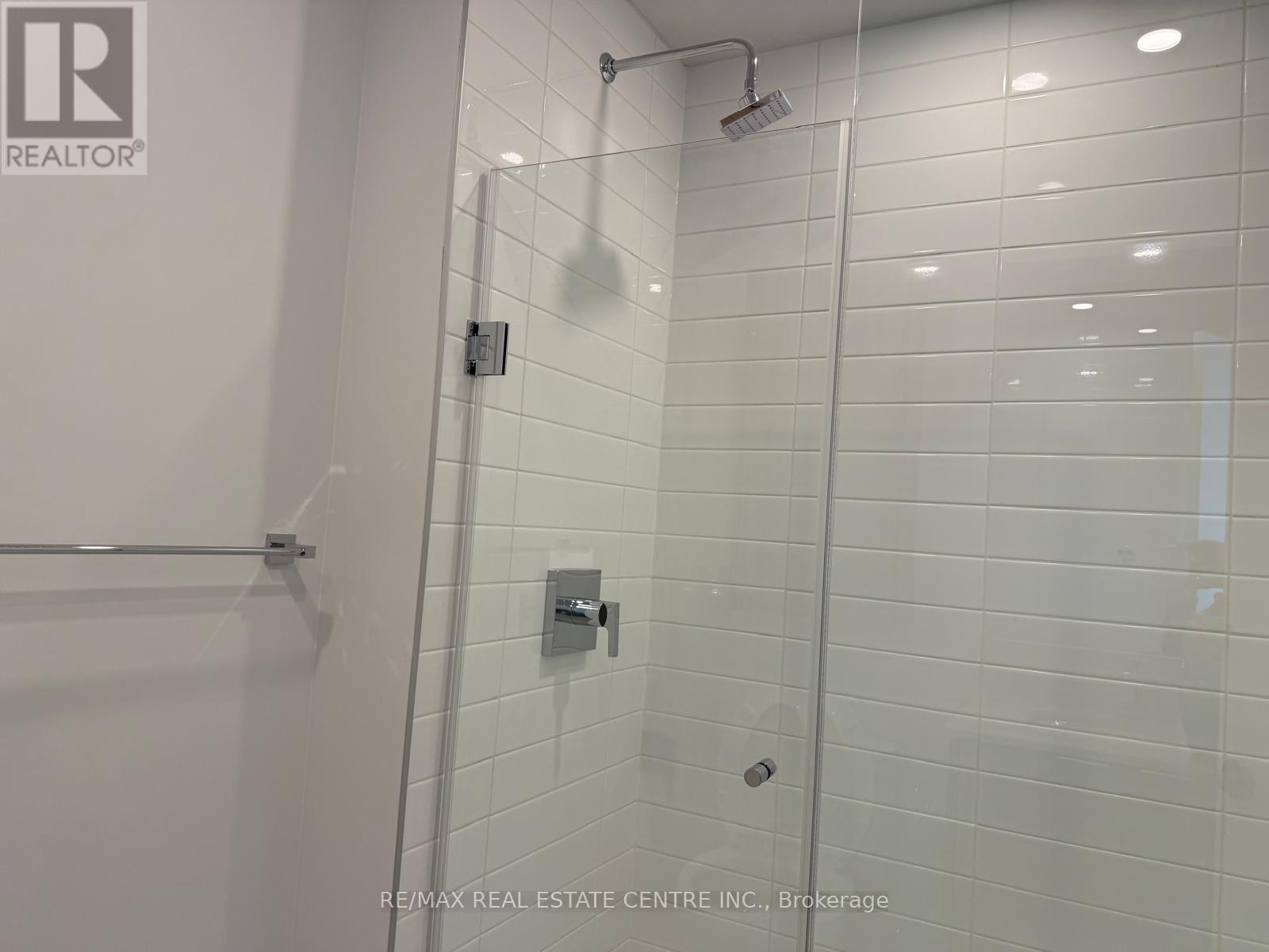 2711 - 430 Square One Drive, Mississauga, Ontario  L5B 0L6 - Photo 13 - W12148867
