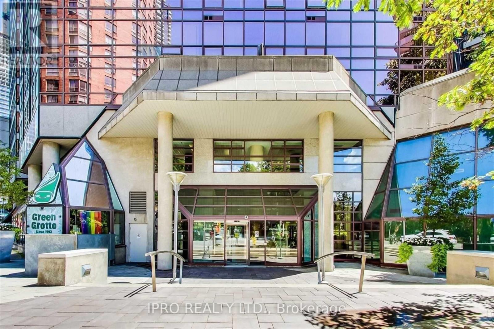 1002 - 1001 Bay Street, Toronto, Ontario  M5S 3A6 - Photo 30 - C12142434