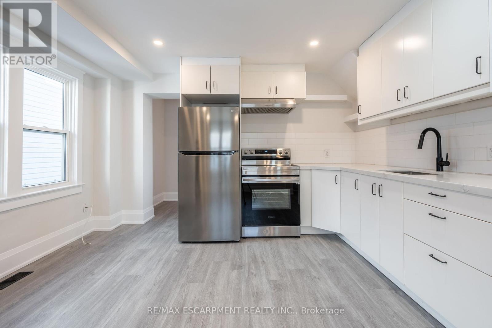 33 Dalkeith Avenue, Hamilton, Ontario  L8L 3J3 - Photo 7 - X12148802