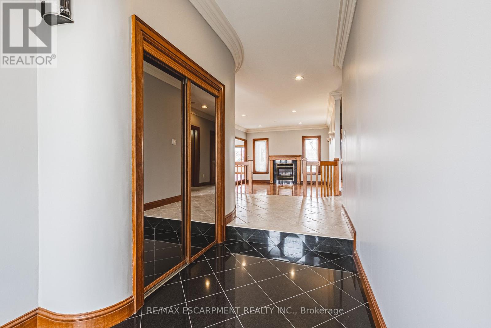 388 Hemlock Avenue, Hamilton, Ontario  L8E 2E1 - Photo 6 - X12148843