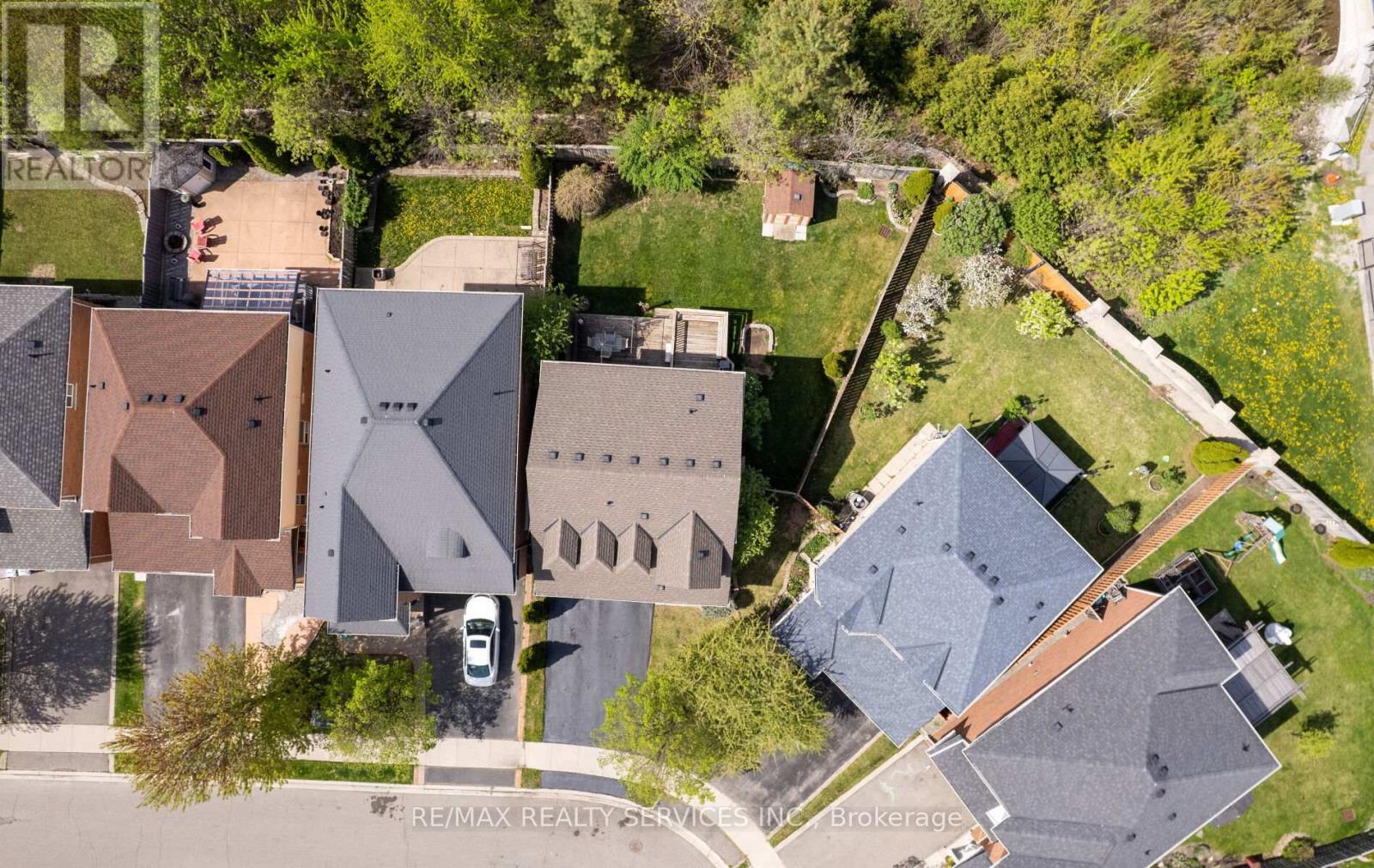 74 Earl Grey Crescent, Brampton, Ontario  L7A 2L2 - Photo 5 - W12147396
