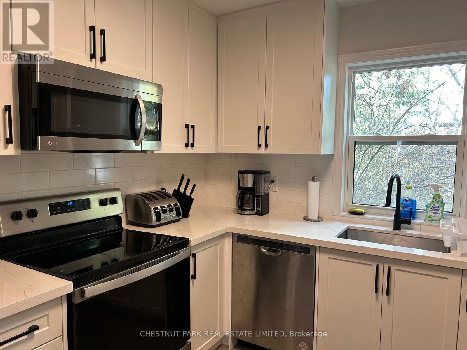 32 Henning Avenue, Toronto, Ontario  M4R 1X7 - Photo 11 - C12147775