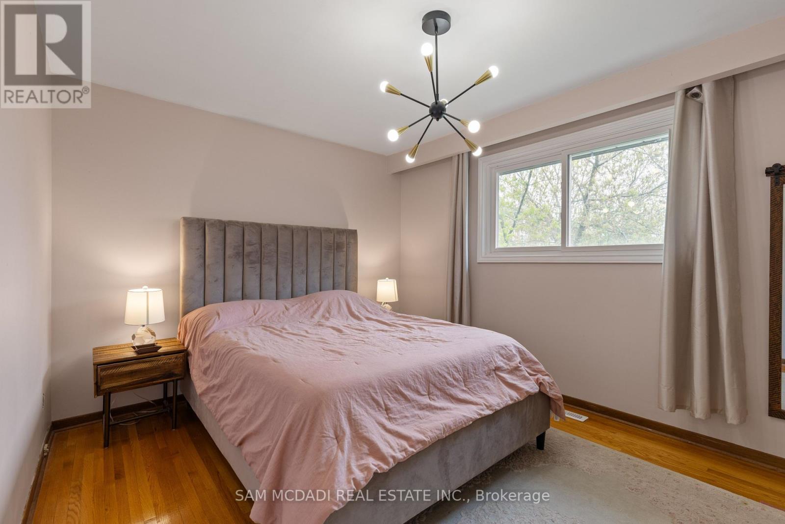 1308 Alexandra Avenue, Mississauga, Ontario  L5E 2A6 - Photo 17 - W12140662