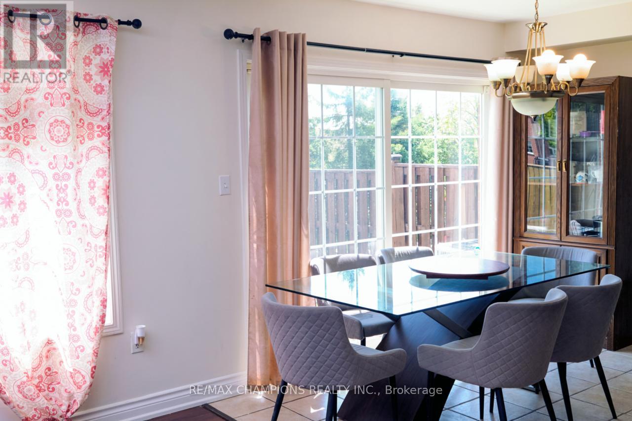 14 Yvonne Drive, Brampton, Ontario  L7A 3N5 - Photo 4 - W12059294