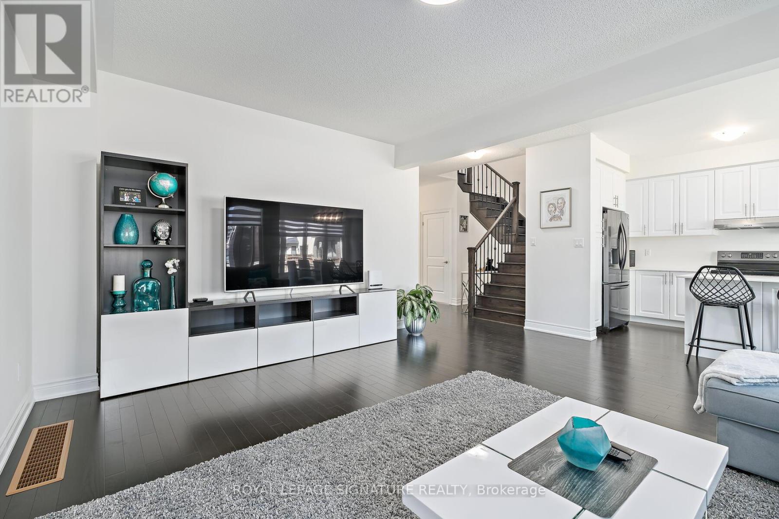 21 Vineyard Drive, Brampton, Ontario  L6Y 2A5 - Photo 6 - W12148246