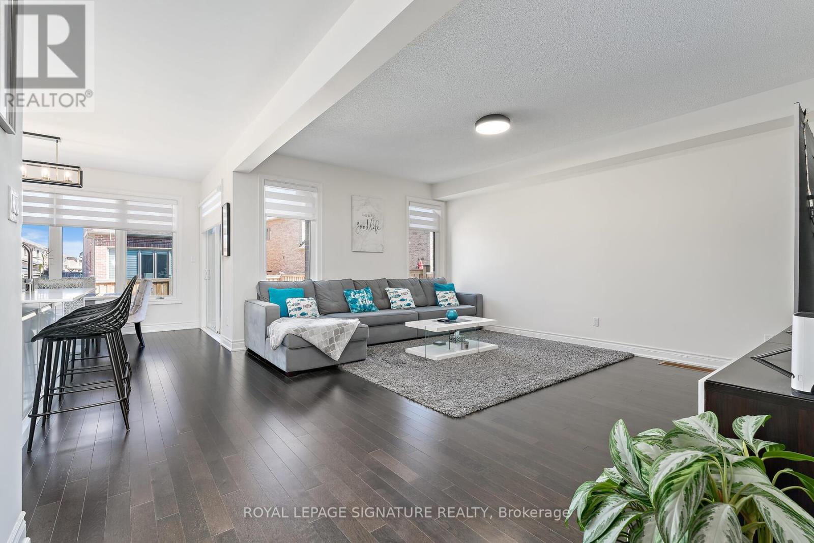 21 Vineyard Drive, Brampton, Ontario  L6Y 2A5 - Photo 3 - W12148246