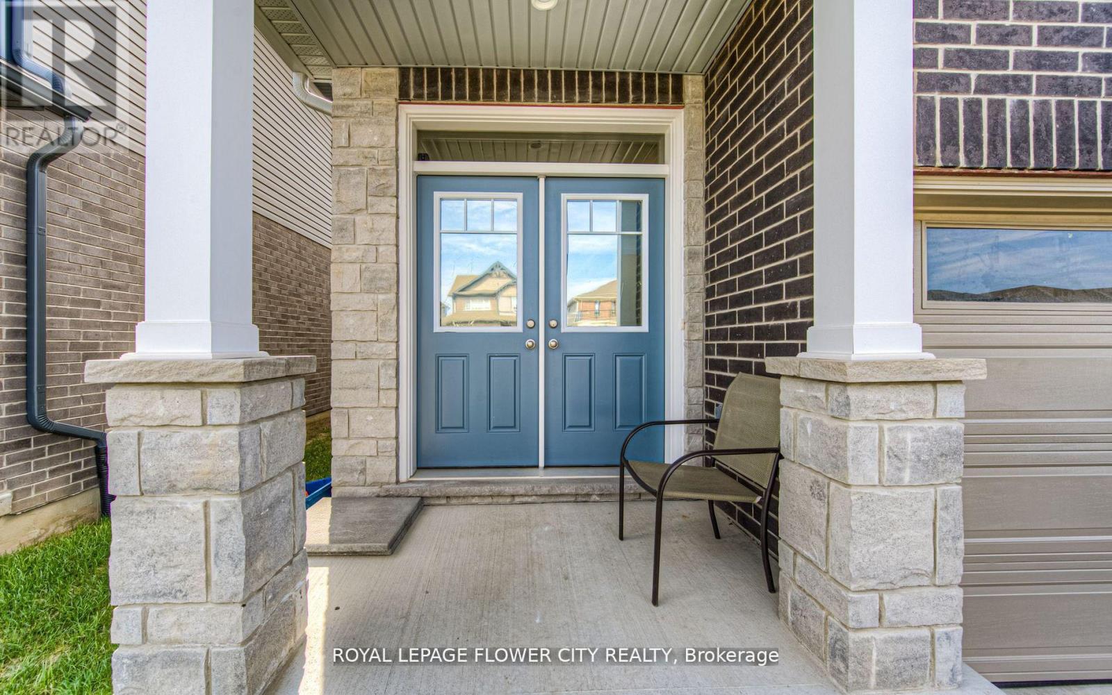 51 Beauchamp Drive, Cambridge, Ontario  N1S 0A2 - Photo 3 - X12148660