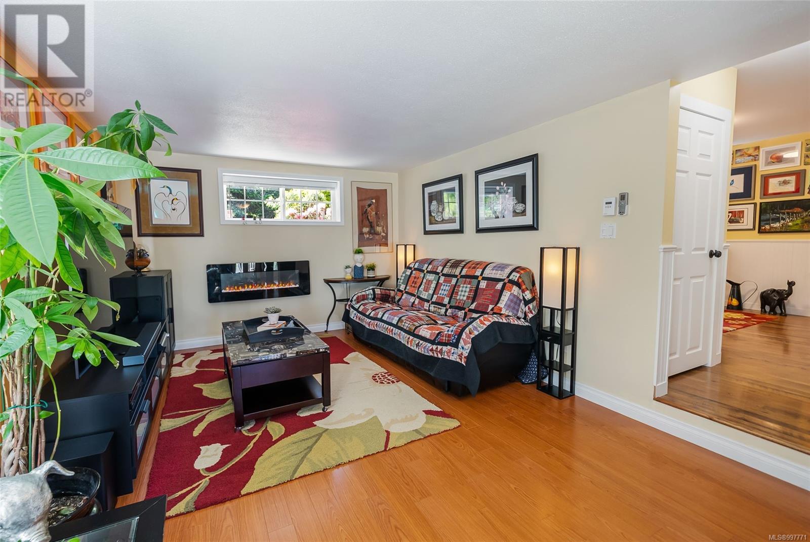 Property at 3259 Dolphin Dr image 2
