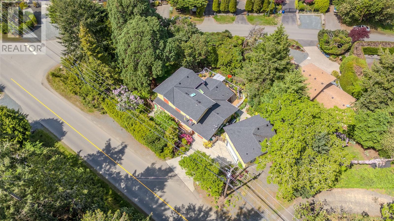 Property at 3259 Dolphin Dr image 5