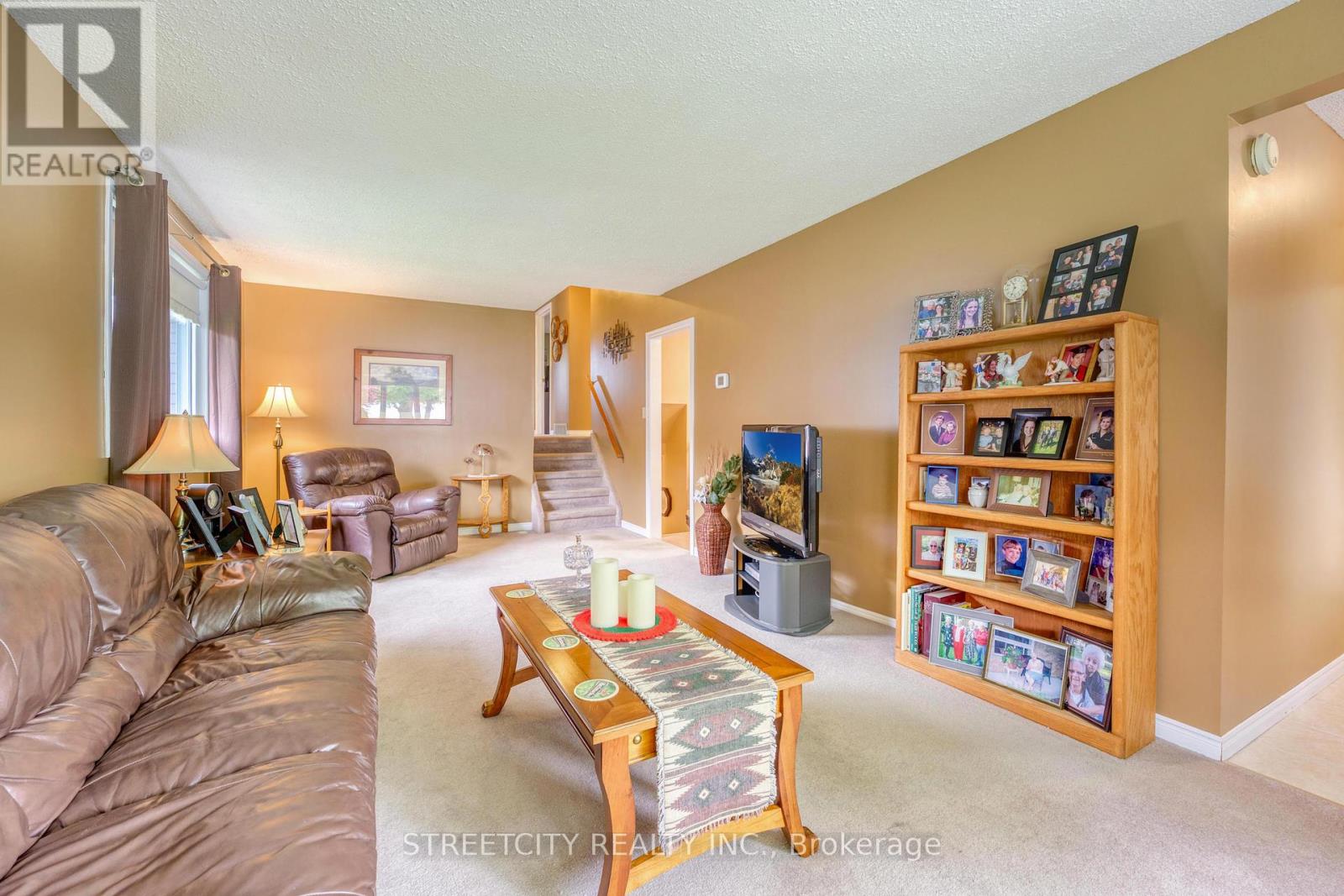 574 Front Street, Plympton-Wyoming, Ontario  N0N 1T0 - Photo 17 - X12147253