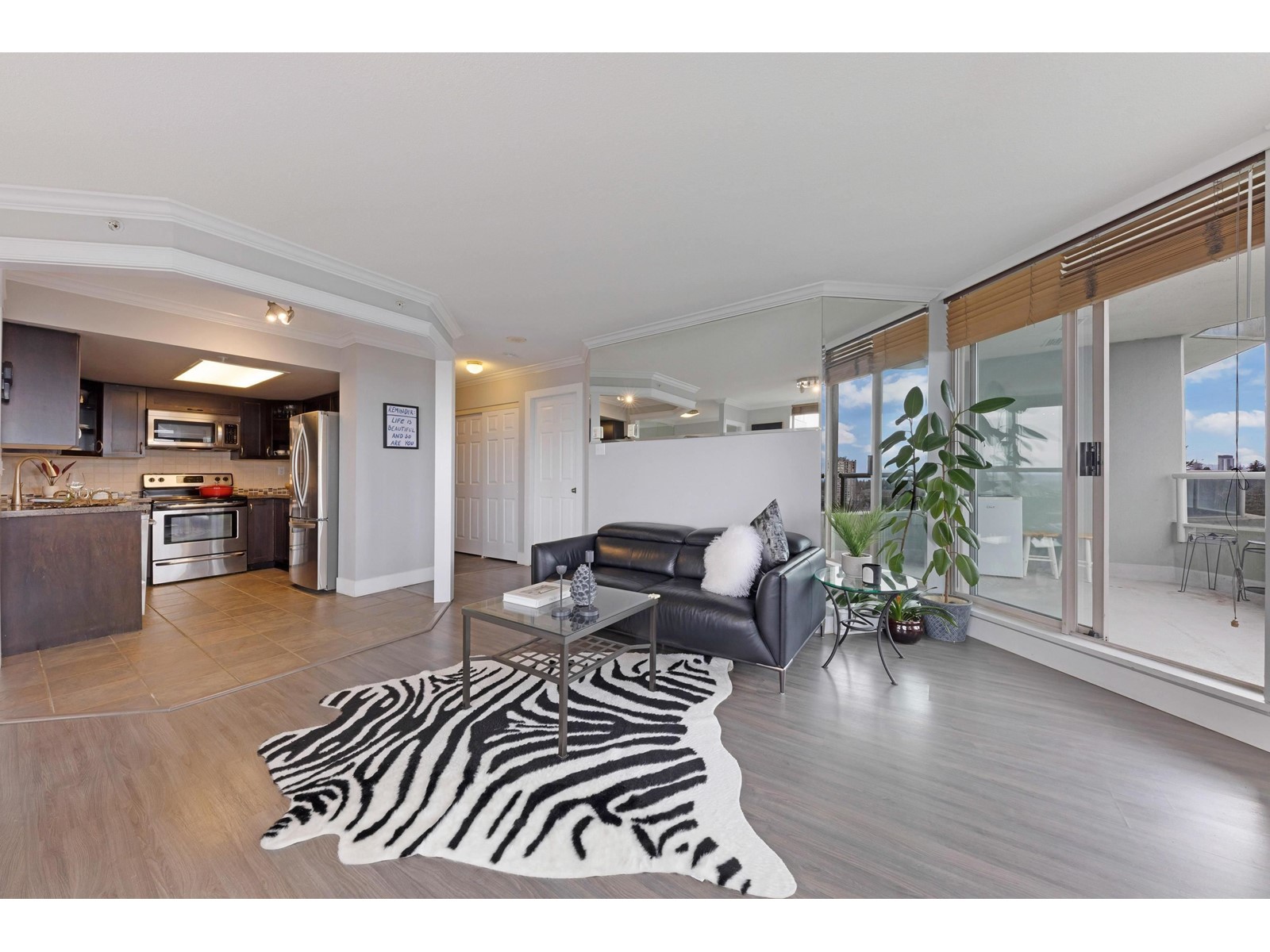 1805 10082 148 STREET, Surrey, British Columbia