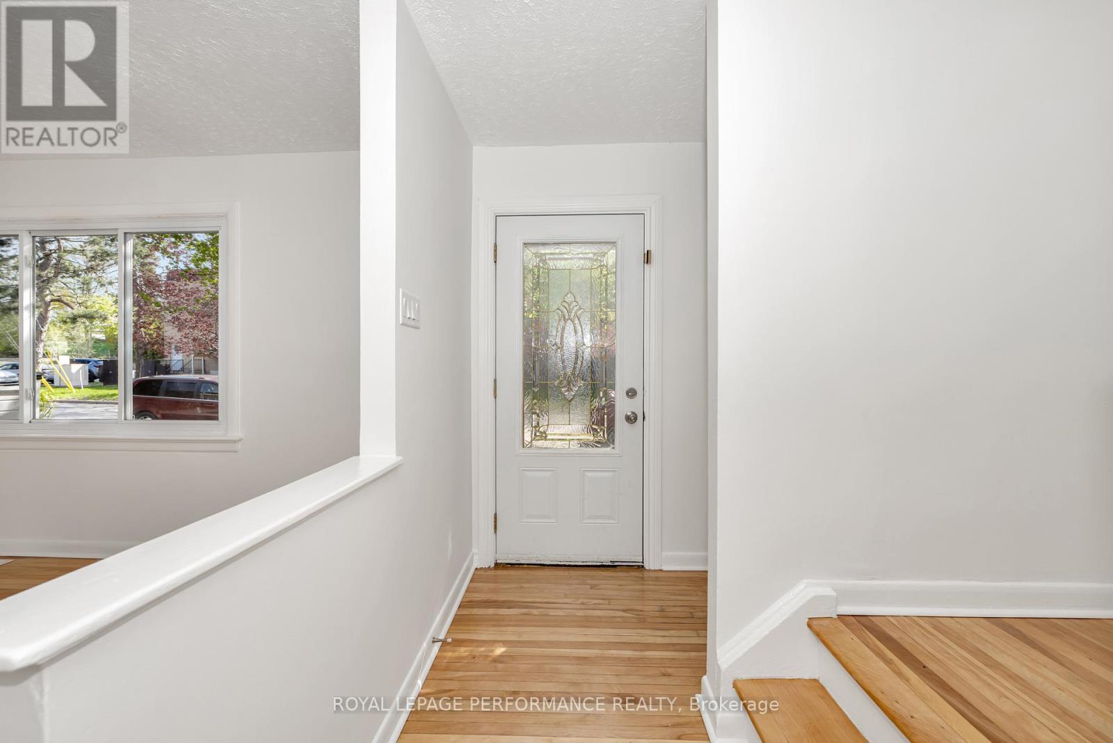 622 Borthwick Avenue, Ottawa, Ontario  K1K 2L9 - Photo 3 - X12148935