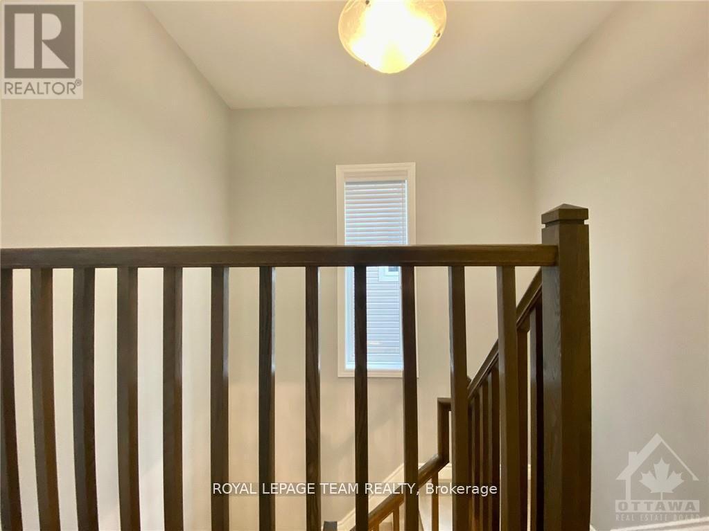 333 Meadowbreeze Drive, Ottawa, Ontario  K2M 3A6 - Photo 18 - X12148940