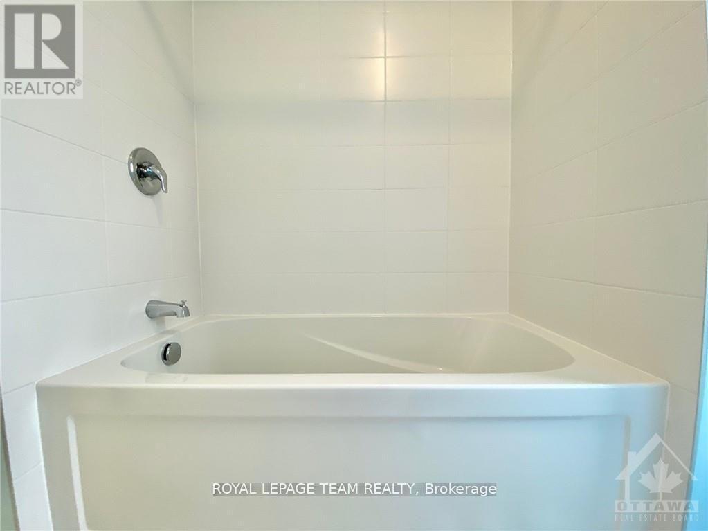 333 Meadowbreeze Drive, Ottawa, Ontario  K2M 3A6 - Photo 23 - X12148940